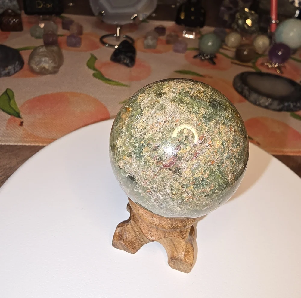 Full garden quartz crystal sphere - Picture 3 of 9